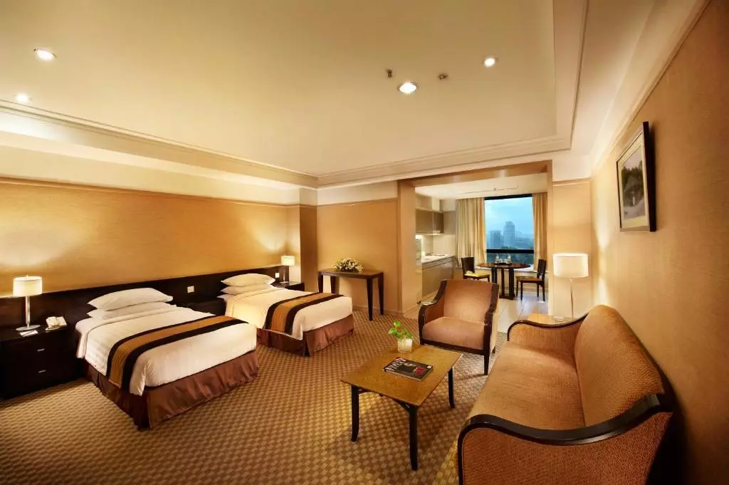 Pacific Regency Hotel Suites